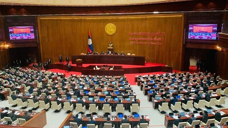 قادة فيتنام يهنئون نظراءهم في لاوس برسالة ودية مميزة