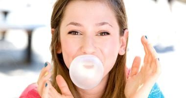 «صحة أنفك بين يديك» أطباء يؤكدون فوائد مضغ اللبان قبل النوم للتخفيف من انسداد أو احتقان الأنف