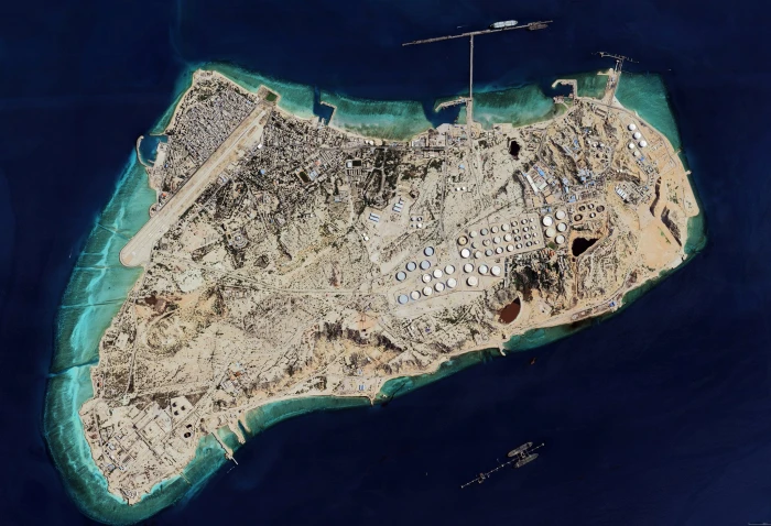 «صفقة استراتيجية جديدة» إدارة بايدن تدخل محادثات للاستحواذ على جزيرة إيرانية تهيمن على 90% من صادرات النفط