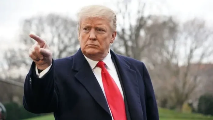 «ترامب يوجه رسالة قوية لإيران بالاستسلام ويهددها بضربات إضافية»