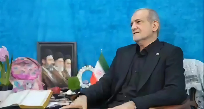 الرئيس الإيراني يخاطب الشعب من مكان معزول وسط تكهنات بظروفه الصعبة