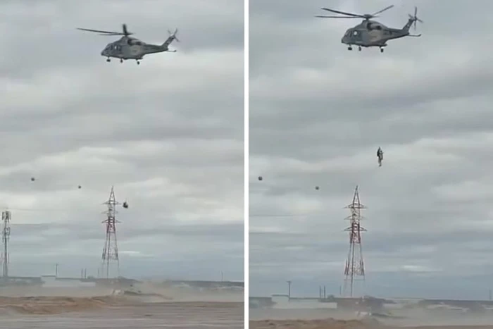 لحظة إنقاذ رائعة بطائرة هليكوبتر لأشخاص عالقين في مركبة وسط السيول العاتية في سلطنة عمان