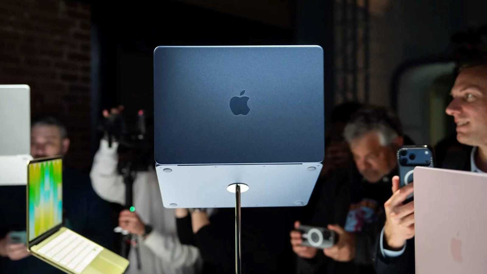 «اكتشفوا تكنولوجيا المستقبل» أبل تقدم أجهزة ألترا الجديدة بما في ذلك ماك بوك وهواتف قابلة للطي