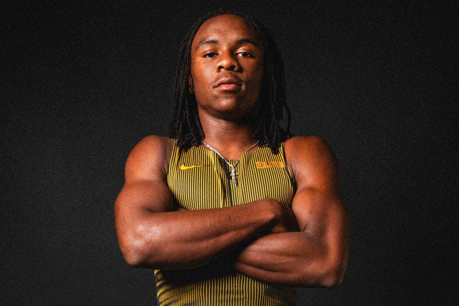 «تحدي الفيزياء».. العداء الصاعد ميتشل يذهل العالم بسرعته الاستثنائية في مضمار السباق