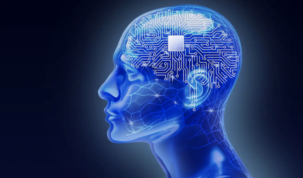 علماء يبتكرون شريحة دماغية لتحويل أفكار مرضى الشلل إلى كلمات مفهومة