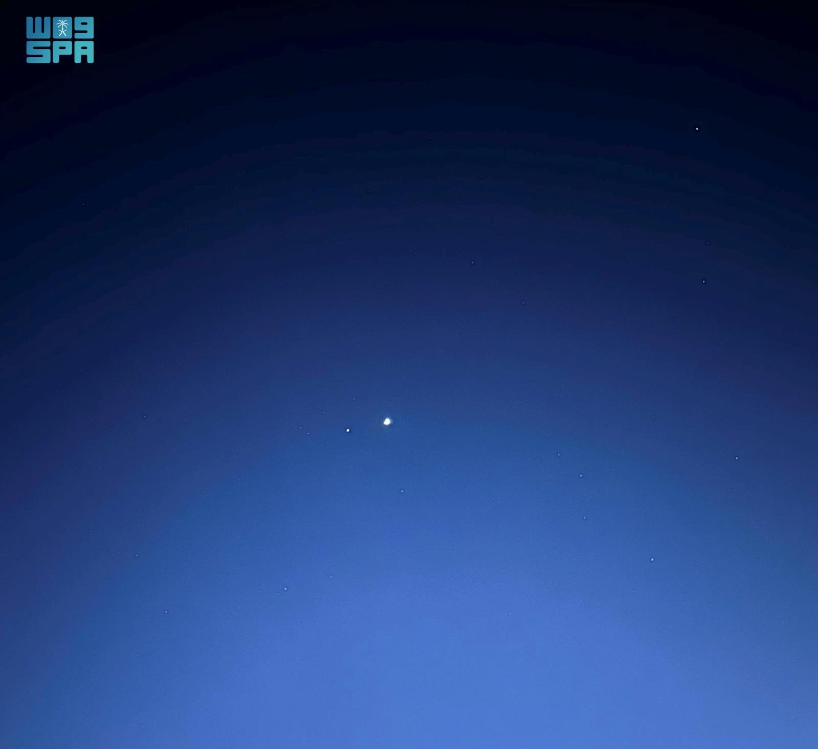 «اكتشاف فلكي جديد» اقتران مدهش لكوكبي الزهرة وزحل يجذب أنظار العلماء والمراقبين