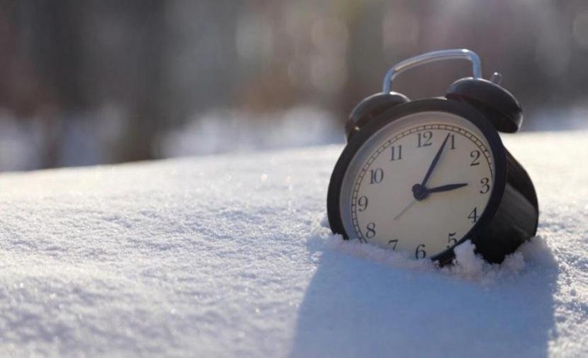موعد تحويل التوقيت من الشتوي إلى الصيفي 2026 وتفاصيل تقديم الساعة