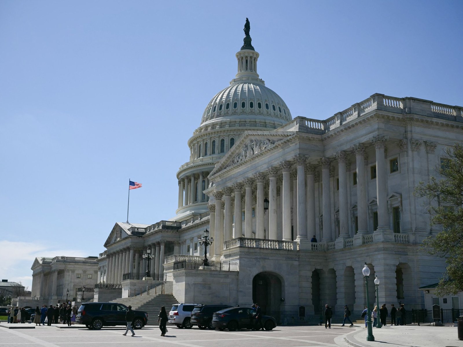 تبادل حاد للآراء في الكونغرس حول الحرب على إيران ورئيس مجلس النواب يشير إلى قرب نهايتها