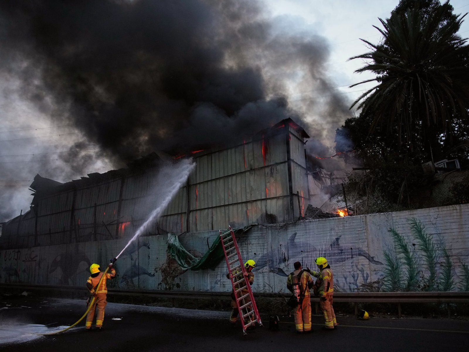 حزب الله يشن أضخم هجوم على إسرائيل والحرس الثوري يطلق الموجة 83