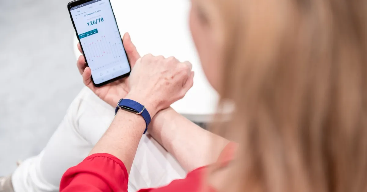 «تكنولوجيا الأجهزة القابلة للارتداء تكشف عن إمكانيات جديدة في تنبؤ تفاقم التصلب المتعدد»