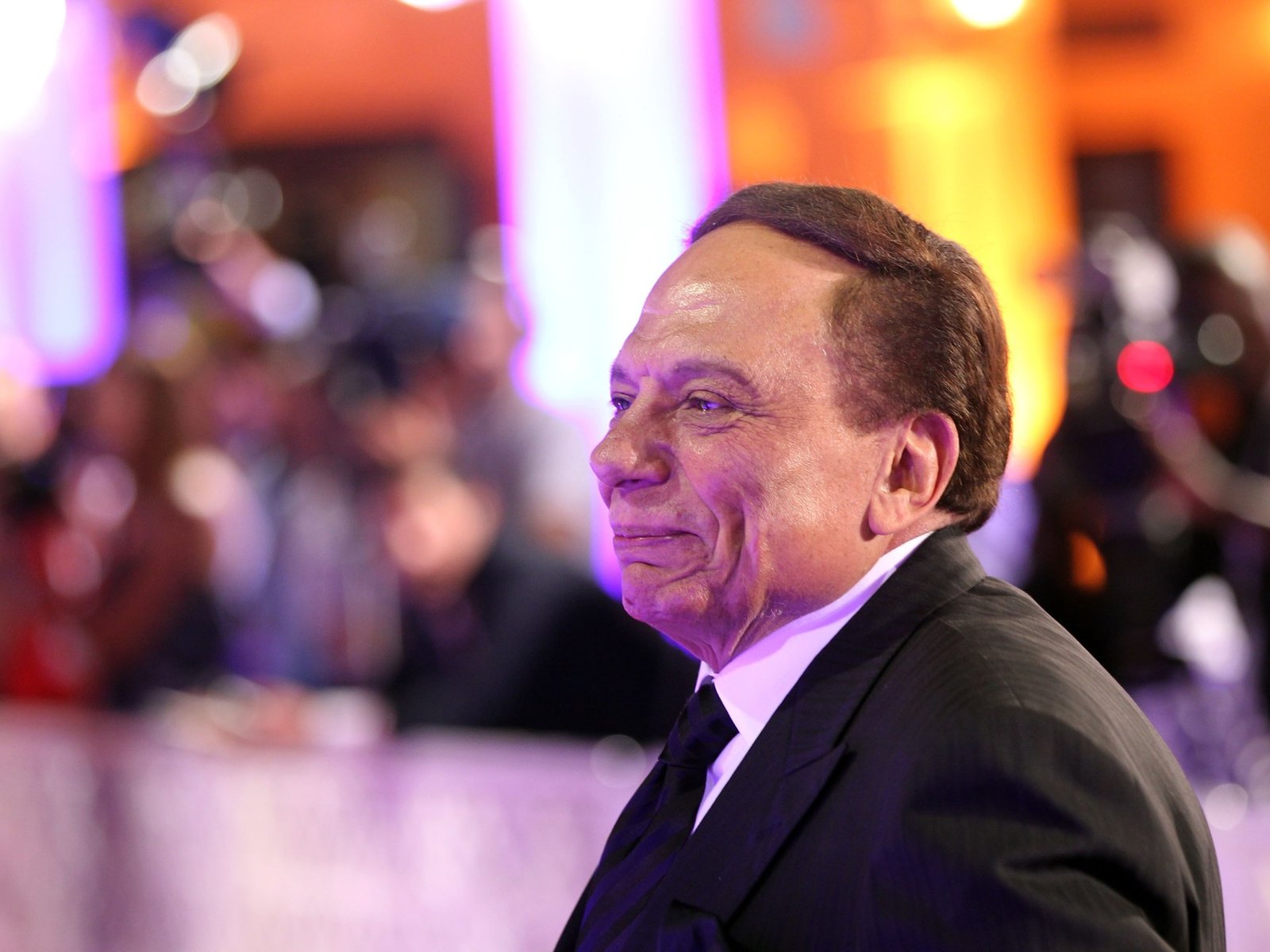 «عودة الزعيم إلى الأضواء بمشروع جديد يحرر عادل إمام من قيود النصوص» الواجهة الفنية تستعد لاستقبال عملاق الكوميديا مجددًا