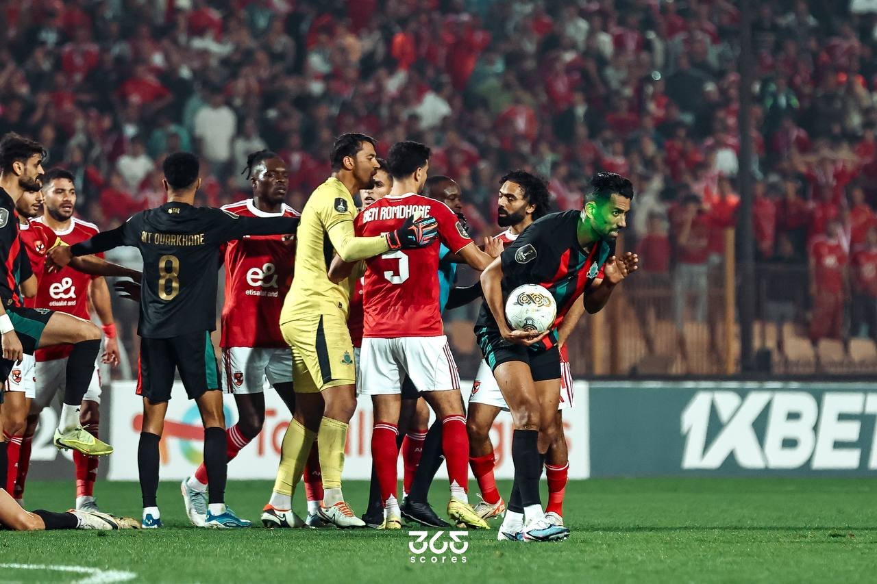 «حماية للجمهور» أسطورة الأهلي ينتقد استبعاد كامويش بنبرة ساخرة