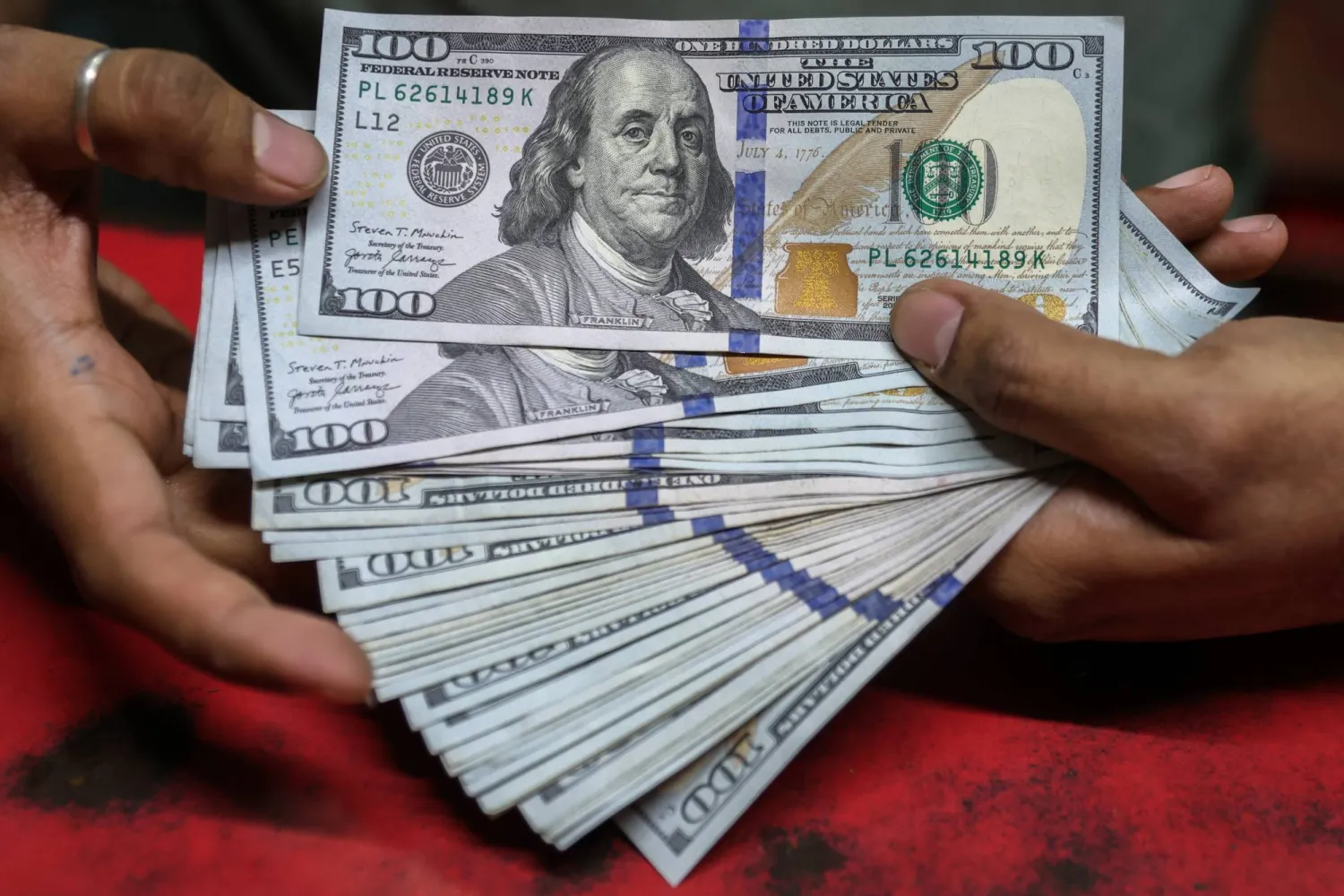 سعر الدولار اليوم في البنوك المصرية أمام الجنيه