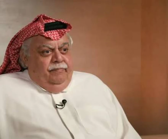 فؤاد الهاشم يشارك قصة طريفة عن بدلات وزير عربي أثناء زيارته للسفارة الكويتية