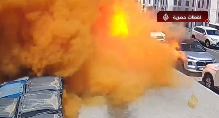 استهداف المدنيين في قطر بالصواريخ والمسيرات الإيرانية يظهر للمرة الأولى في لقطات مصورة