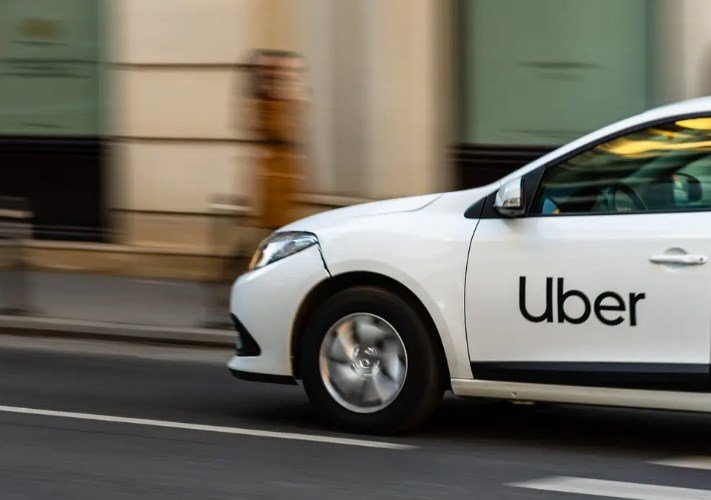 أوبر مصر تبدأ تطبيق زيادة أسعار الرحلات في القاهرة والإسكندرية بدءاً من اليوم