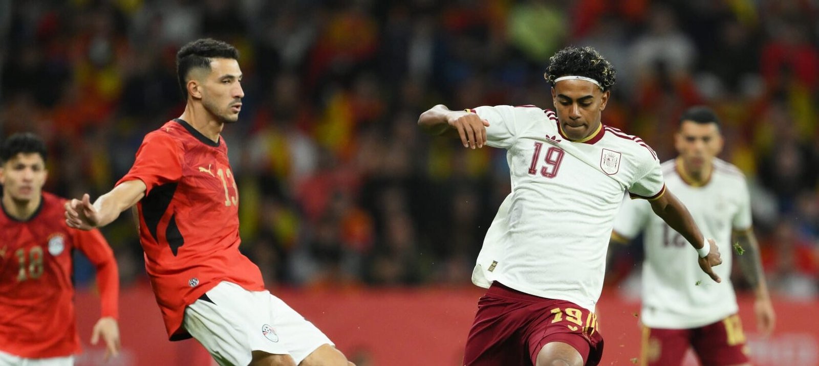 إسبانيا تنتفض من أجل “منتخب مصر”: ردود فعل رسمية بعد أحداث مواجهة الأمس