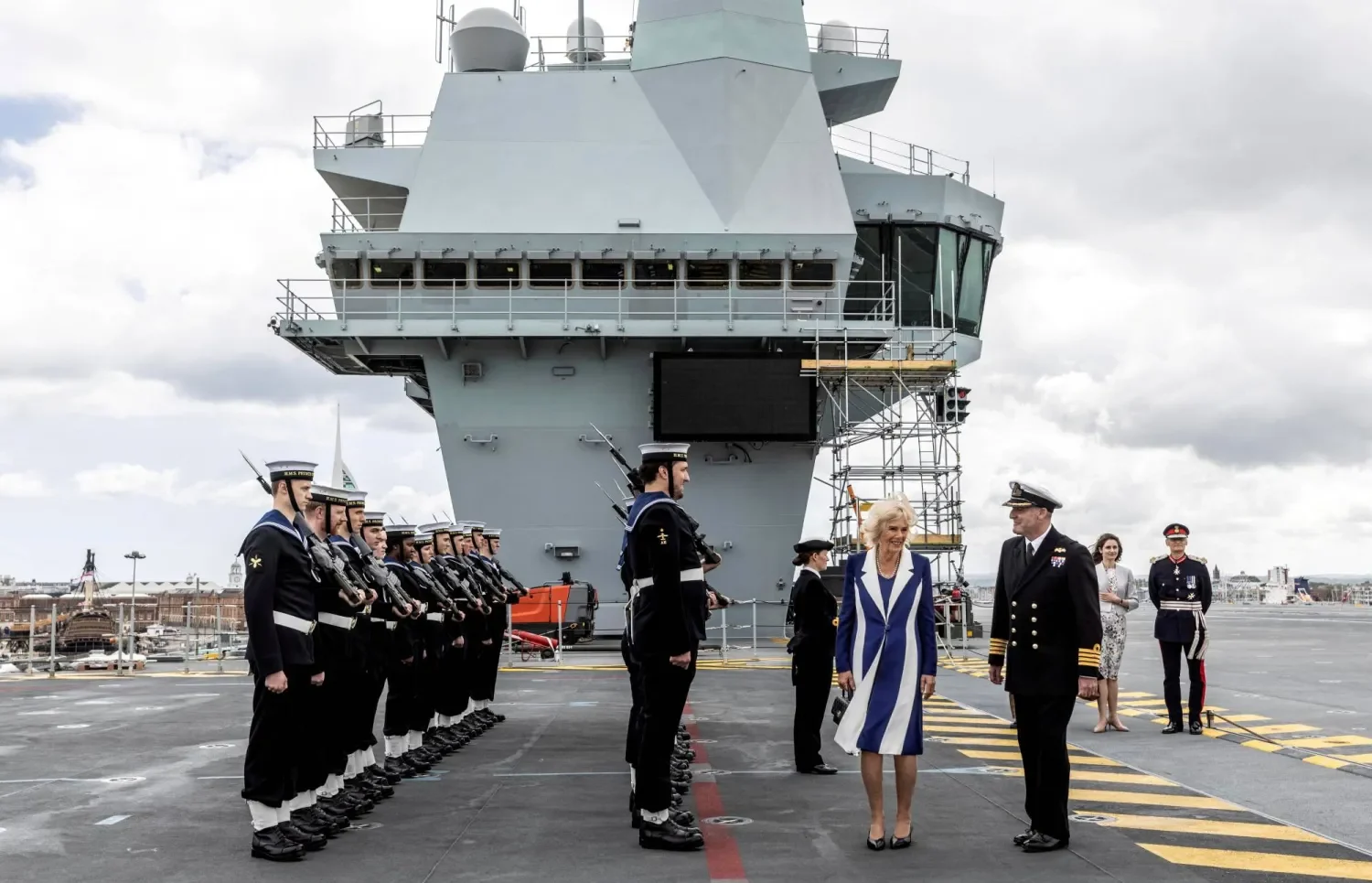 تصريحات صادمة ومثيرة لقائد البحرية الملكية البريطانية.. شاهد ماذا قال؟