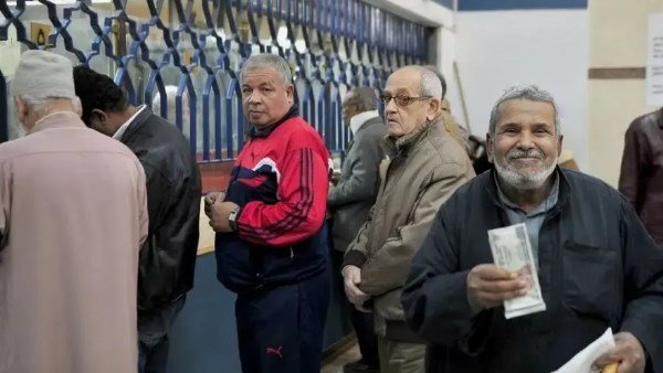 أصحاب المعاشات يتساءلون.. هل تعيد الحكومة النظر في زيادتها لمواجهة التضخم؟