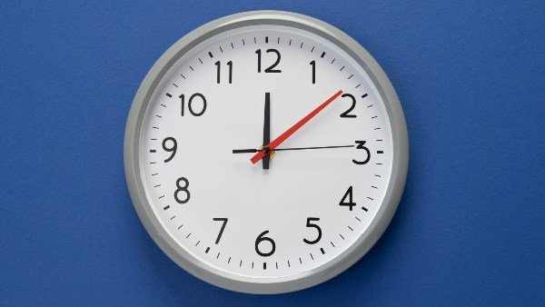 توحيد الساعة.. مطالب نيابية بإلغاء التوقيت البارد قبل تطبيق الصيفي