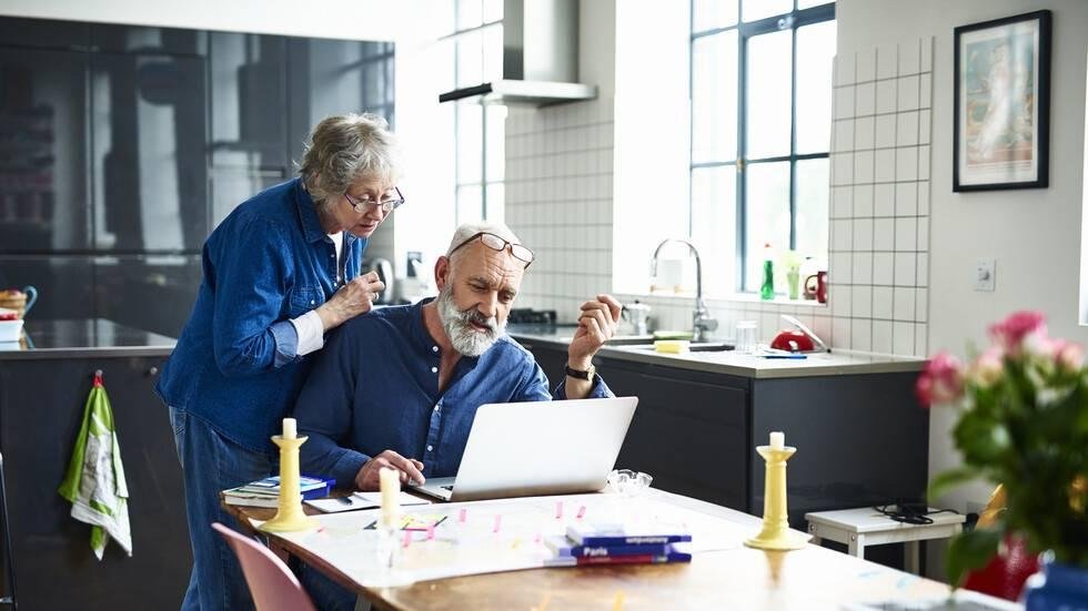 استخدام الإنترنت يقلل من مخاطر إصابة كبار السن بالخرف