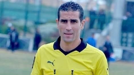 محمود ناجي يقود تحكيم مباراة الأهلي وسموحة غداً في الدوري المصري