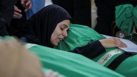 ترامب يهدد بضربات جديدة ضد إيران بعد محادثات الغد وسط غارة إسرائيلية على مقر للأمن اللبناني تسفر عن قتلى