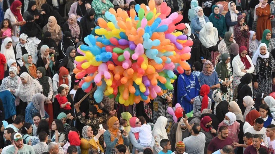 أجمل رسائل تهنئة بعيد الفطر 1447 للاحتفال بمناسبة العيد السعيد